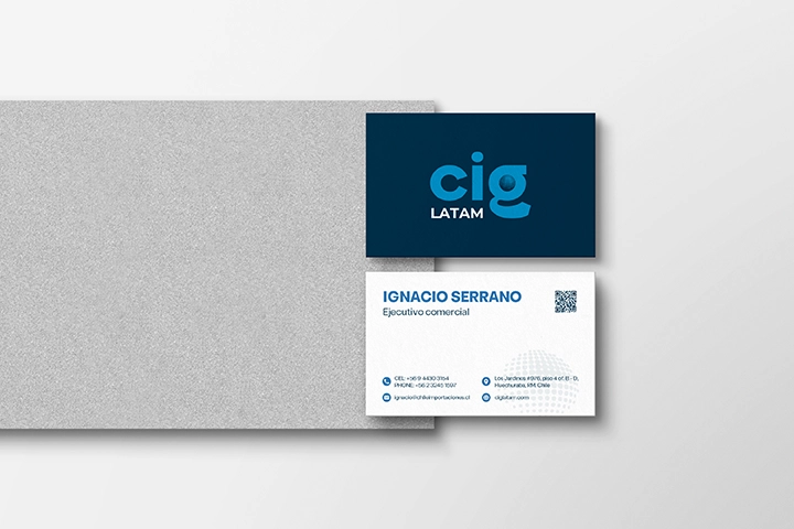 Refined Identity Business Card Mockup 2 copia 2
